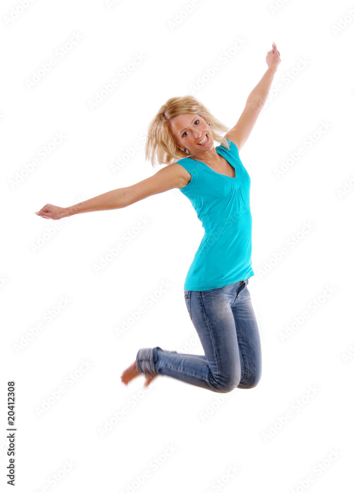 lachende Frau springt in die Luft