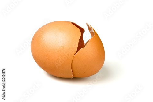 Photos Broken empty egg with a opening crack (with clipping path)
