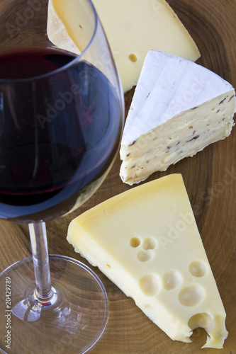 Käse und Glas Wein