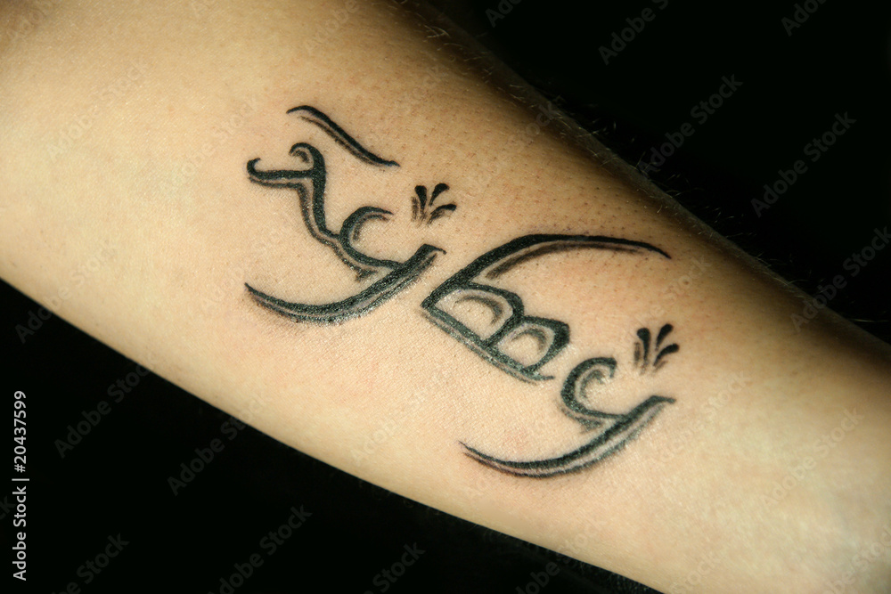 Elbisches Herr der Ringe Tattoo Stock Photo | Adobe Stock