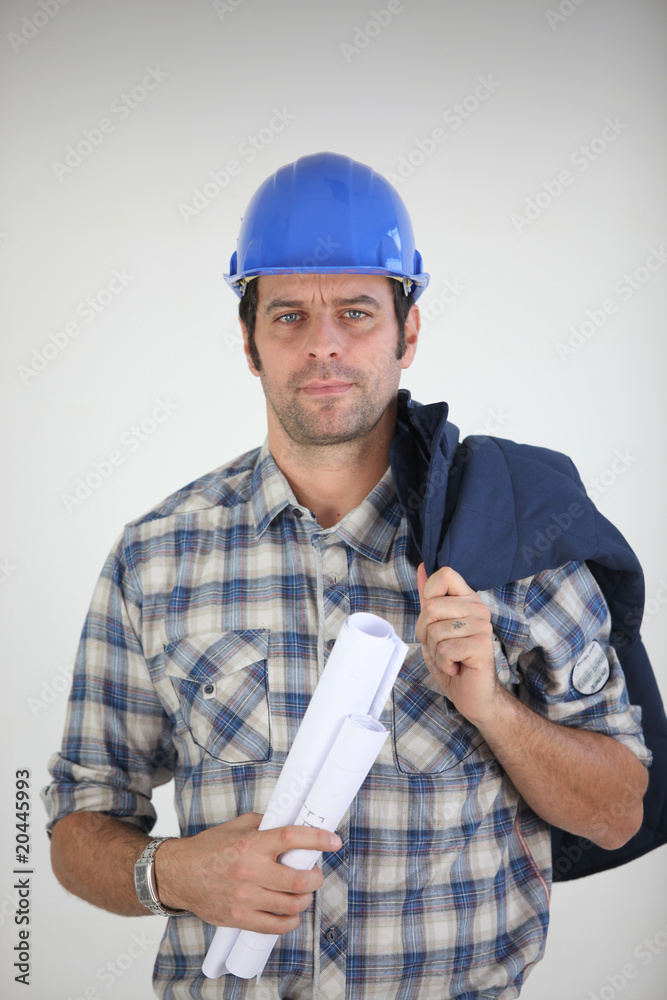 Portrait d'un chef de chantier avec casque de protection Portrait d'un chef de chantier avec casque de protection