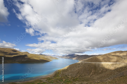 tibet  sacred lake yamdrok yumtso
