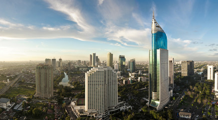 Ingelijste posters Indonesië Skyline van Jakarta bij schemering  © Daxiao Productions