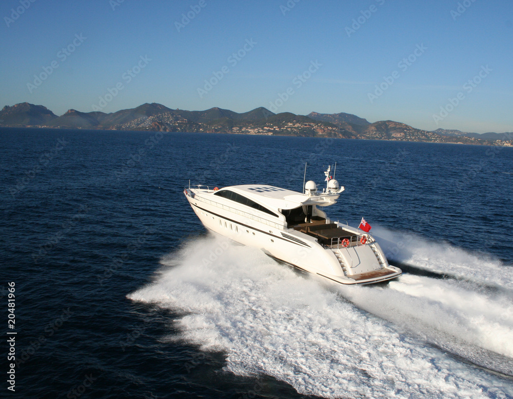 Fototapeta premium yacht en baie de cannes