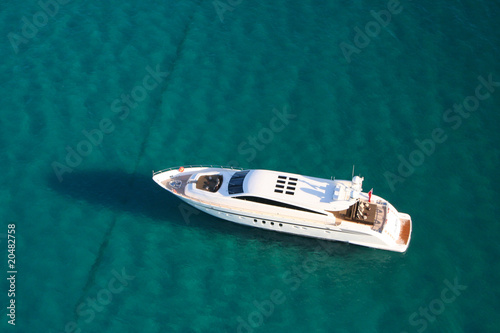 yacht en baie de cannes © chawa06