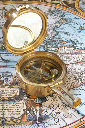 Old-fashioned compass