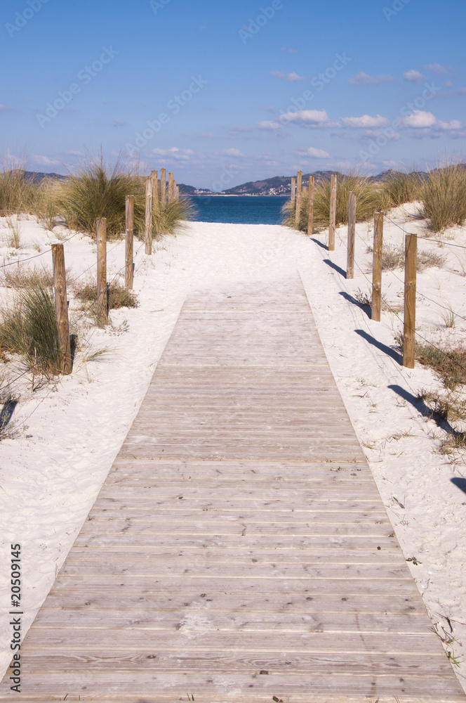 ACCESO A LA PLAYA ACCESO A LA PLAYA