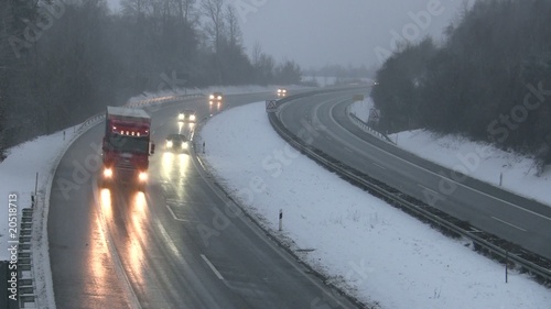 Autobahn im Winter