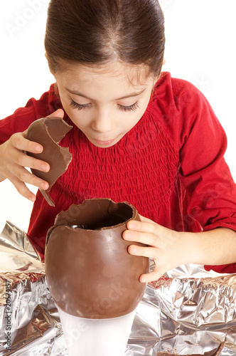 Cuadro en lienzo bambina trova sorpresa in uovo di cioccolato