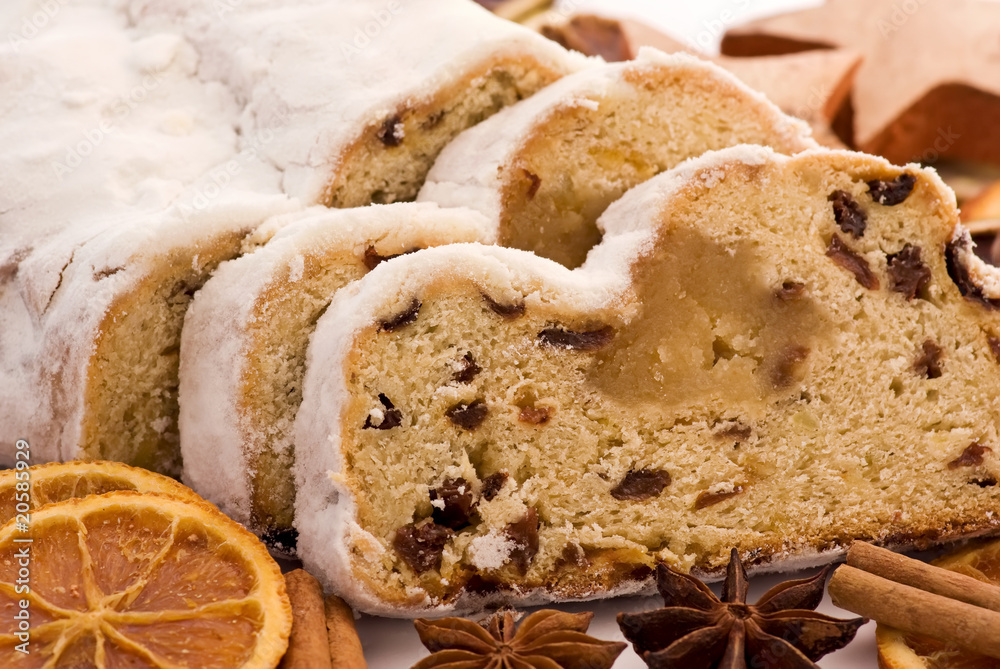 Fototapeta premium Stollen mit Dekoration