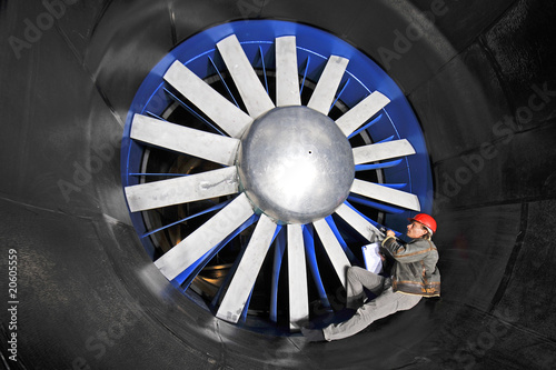 Inspecting a wind tunnel photo