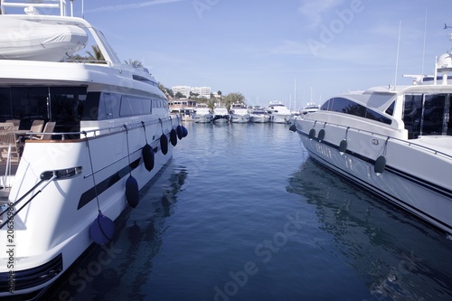 Mallorca Puerto Portals port marina yachts © lunamarina