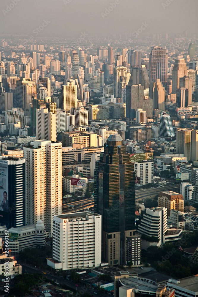 Obraz premium Bangkok skyline with skyscrapers and panorama view