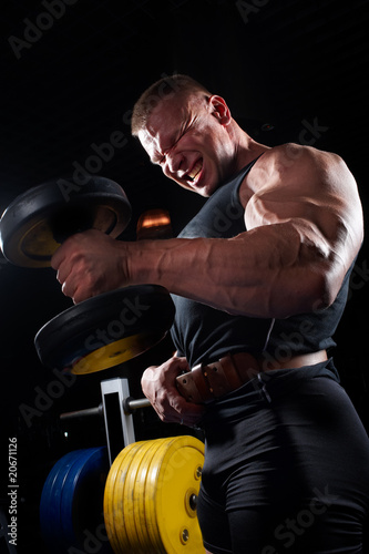 Bodybuilder training in gym