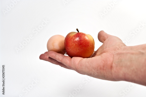Ich gebe einen Apfel und ein Ei