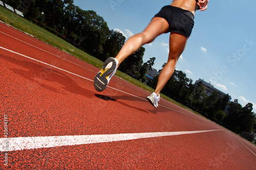 running on a track - dynamic image