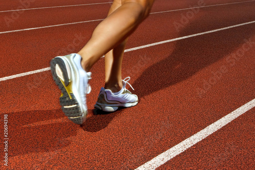 running on a track - dynamic image