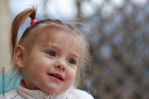Portrait De Bebe Fille Blonde Agee De 19 Mois Stock Photo Adobe Stock