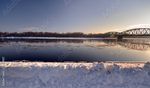 zimowa rzeka w Toruniu © Anna Mazurowska
