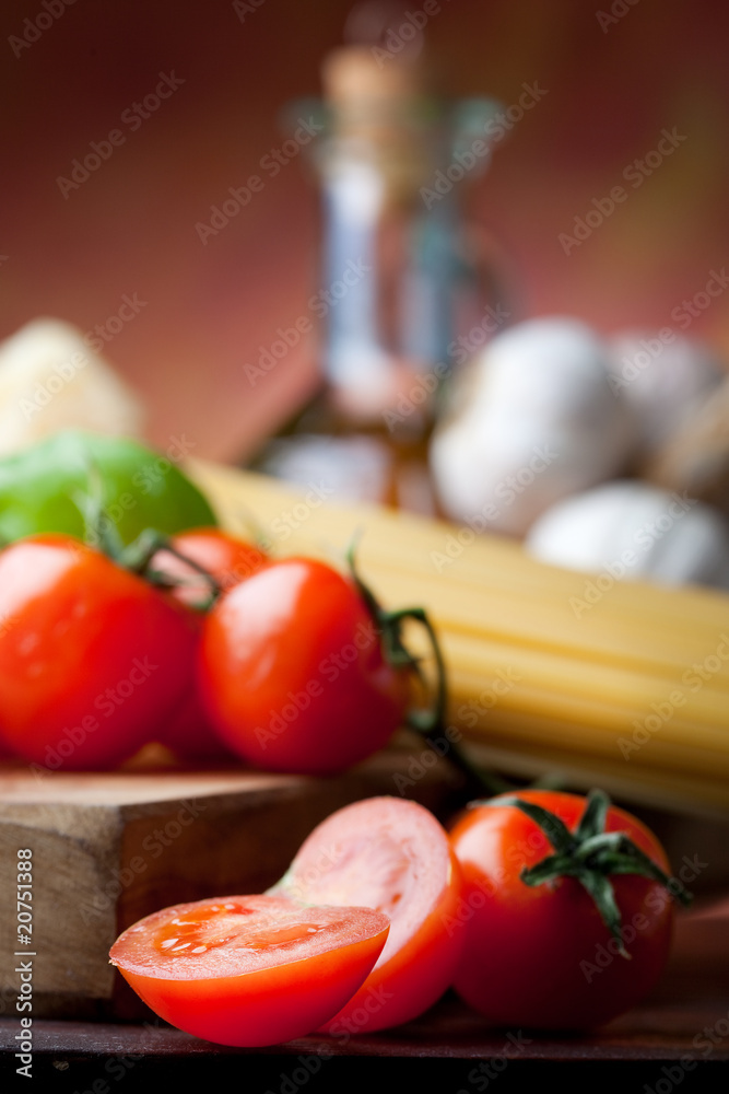 Ciliegino tomatoes, spaghetti, garlic and basil Ciliegino tomatoes, spaghetti, garlic and basil