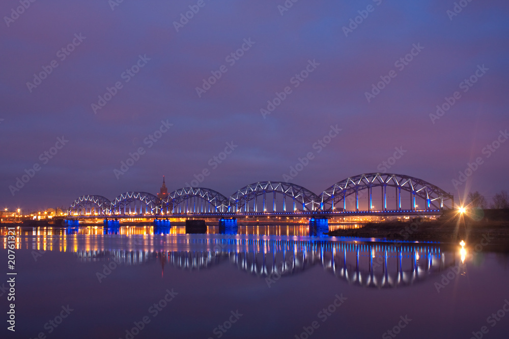 Naklejka premium Night river with bridge