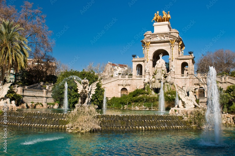 Naklejka premium fountain in park De la Ciutadella in barcelona, catalonia, spain
