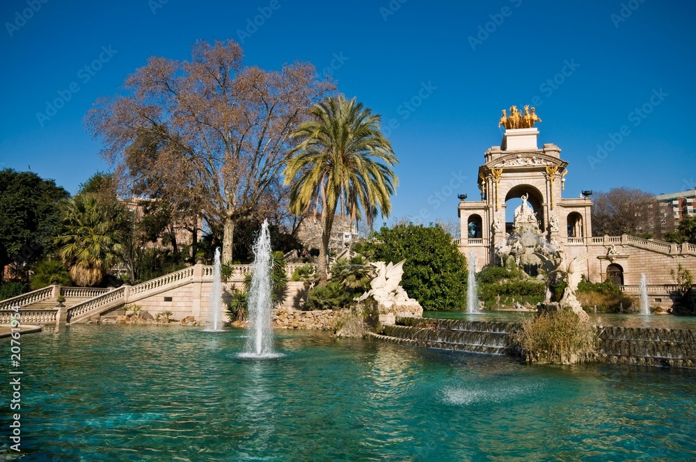Naklejka premium Fountain in citadel park, Barcelona