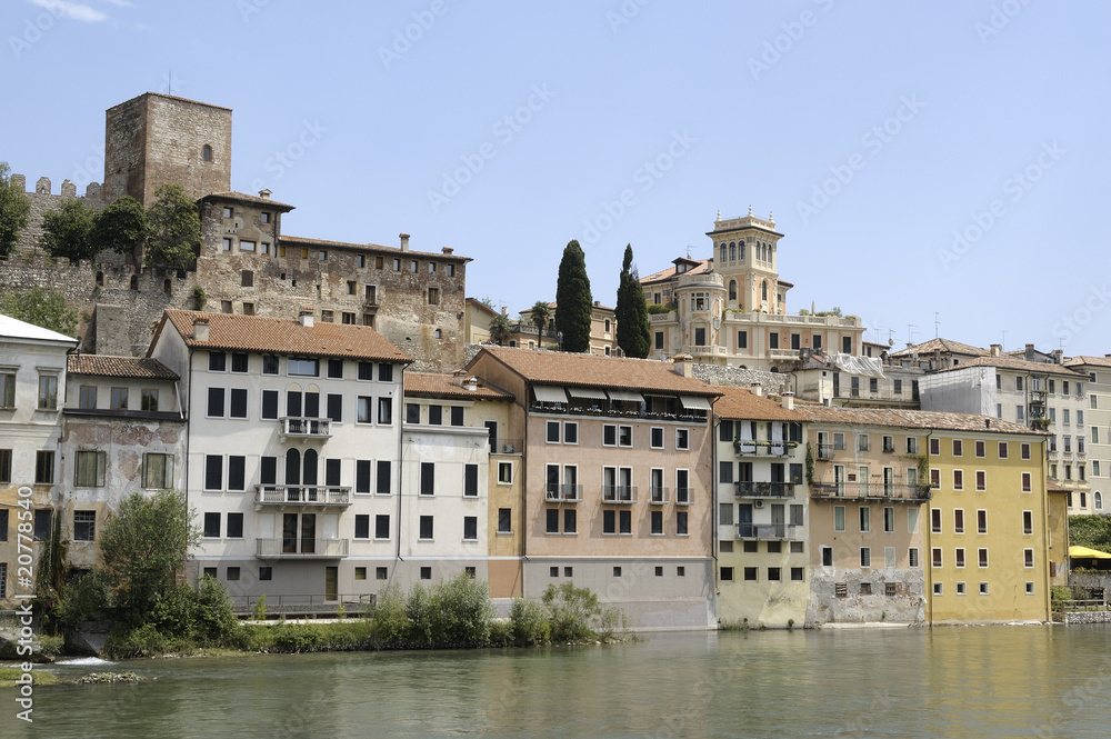 case sul fiume in italia