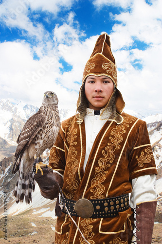 Falcon hunter