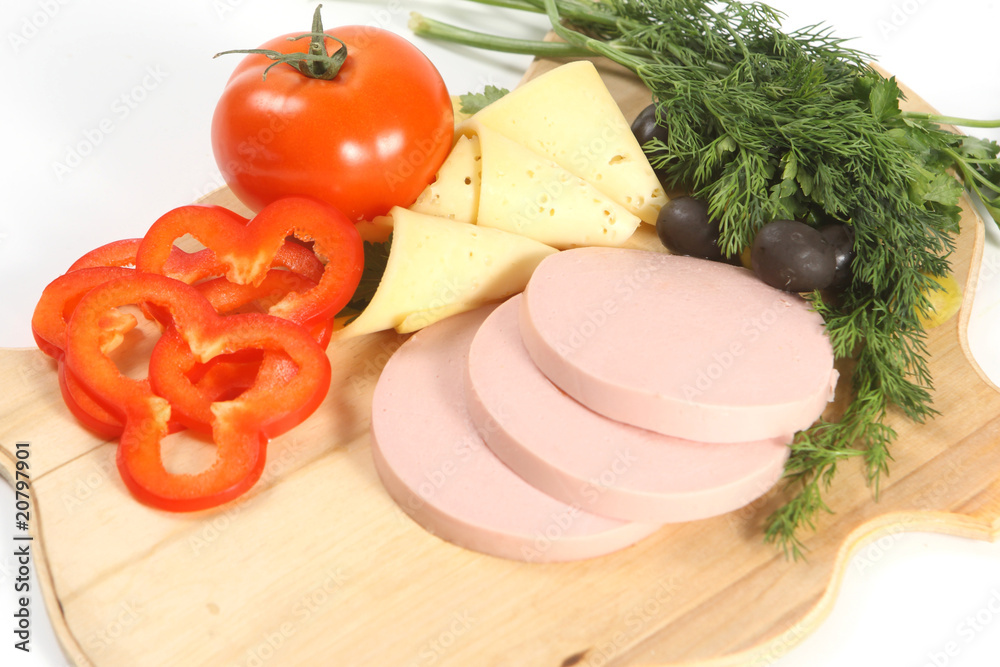 Sliced food arrangement with sausage