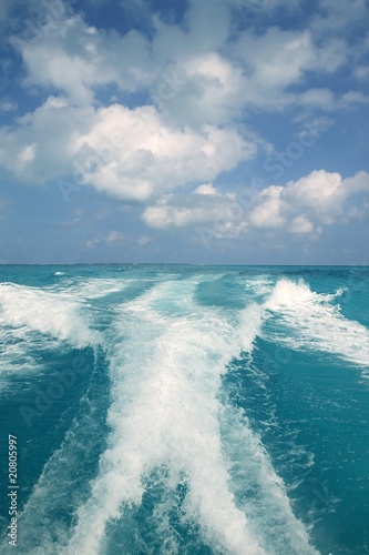 Caribbean blue turquoise sea water boat white wake © lunamarina