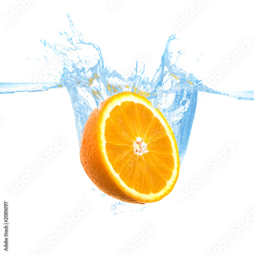 Fototapeta Naklejka Na Ścianę i Meble -  orange in the water