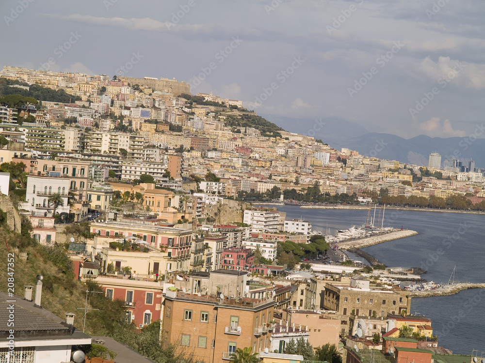 Bahía de Nápoles, famosa ciudad del sur de Italia.