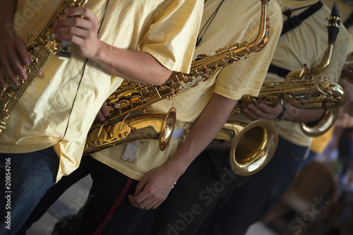 Les saxophonistes de la fanfare photo