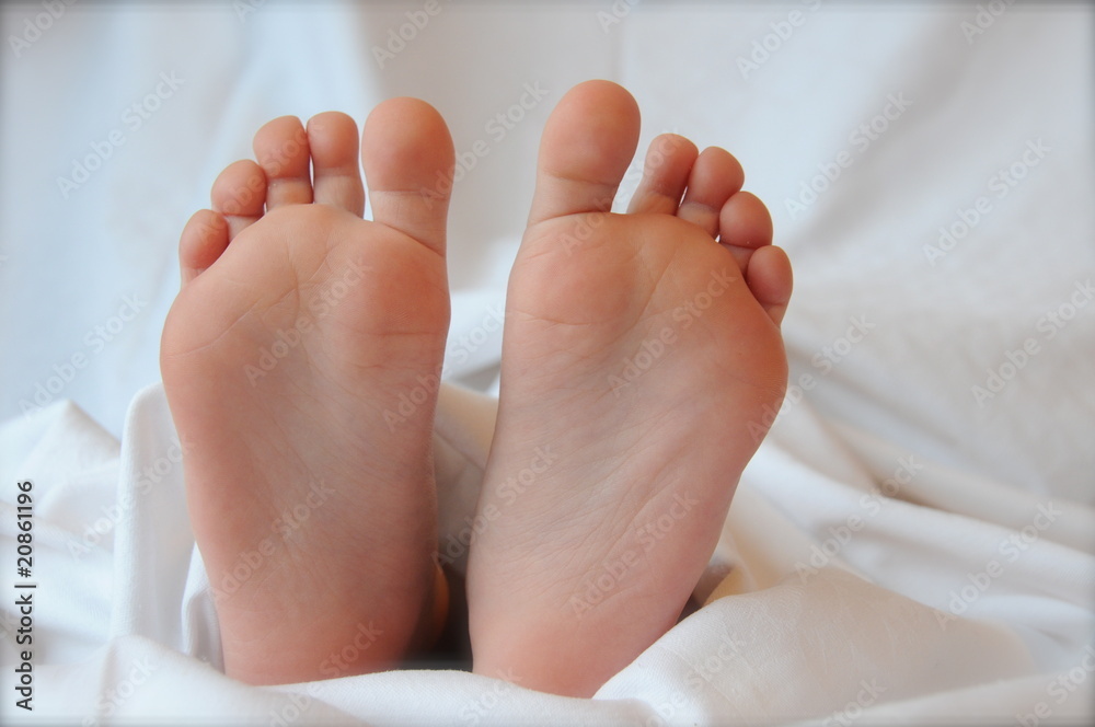 Füsse im Bett von vorn Füsse im Bett von vorn
