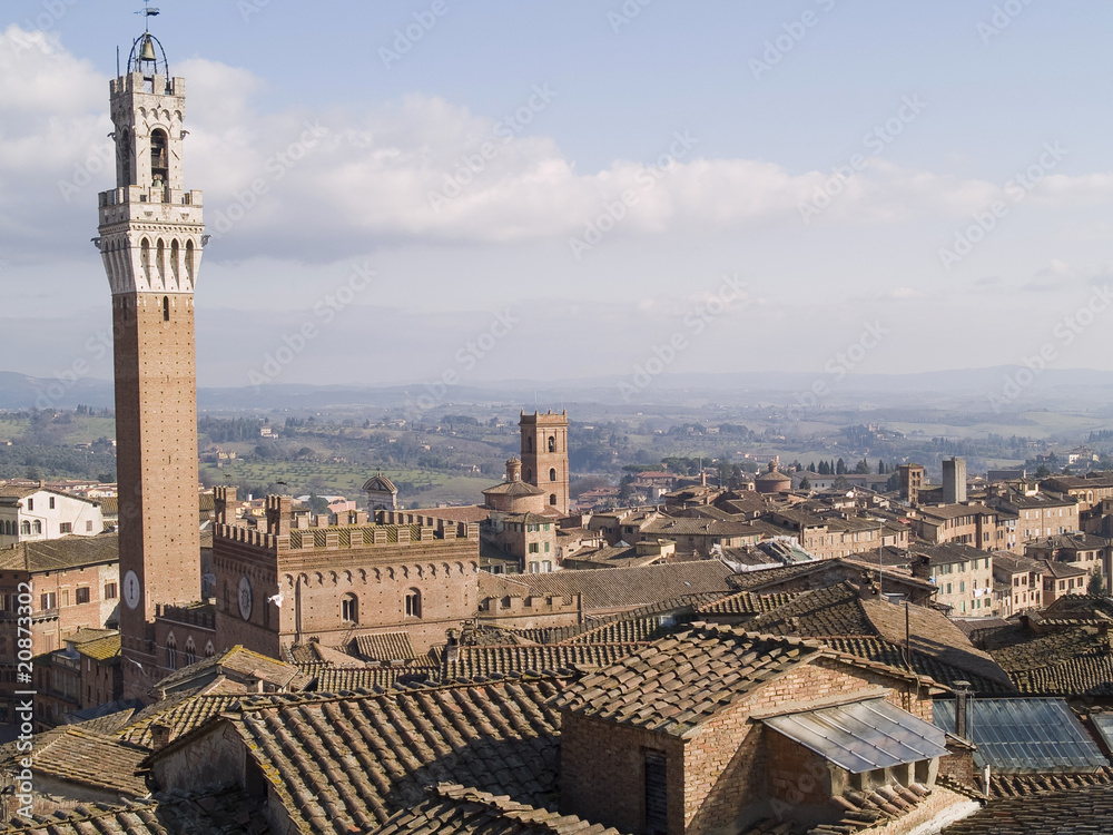 Siena, ciudad medieval, famosa por su carrera del Palio, Italia