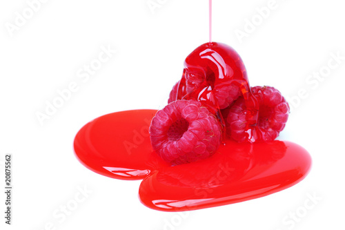 Foto Raspberry in strawberry syrup