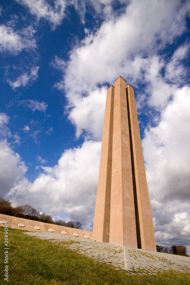 monument emeraude corbigny nievre