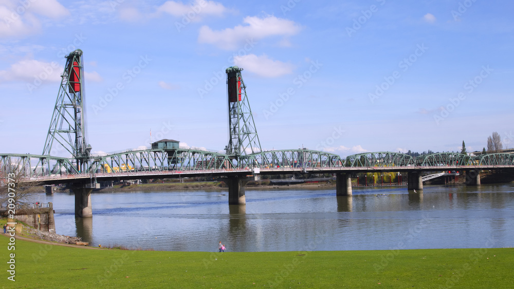 Obraz premium The Hawthorne bridge, Portland OR.