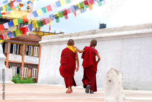 Valokuvatapetti Two Tibetan Children Buddhist Monks walking