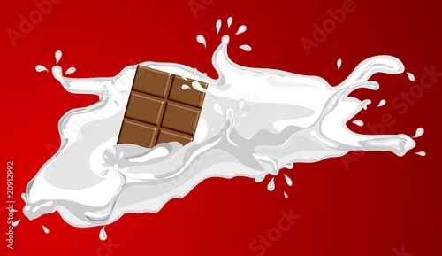 Schokolade fällt in Milch