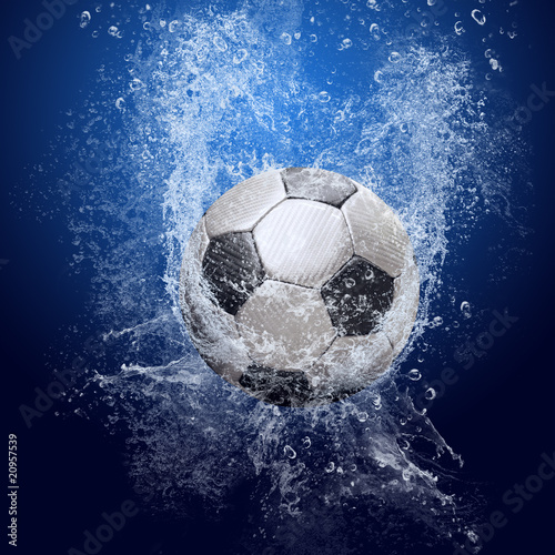 Water drops around soccer ball on blue background © Andrii IURLOV