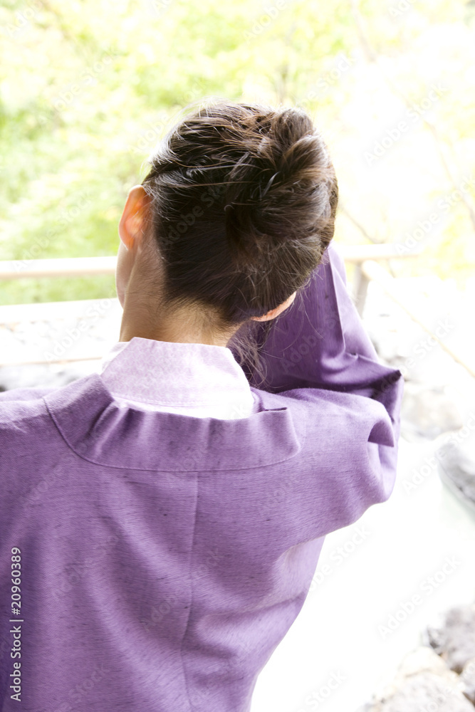 浴衣女性の後ろ姿 浴衣女性の後ろ姿
