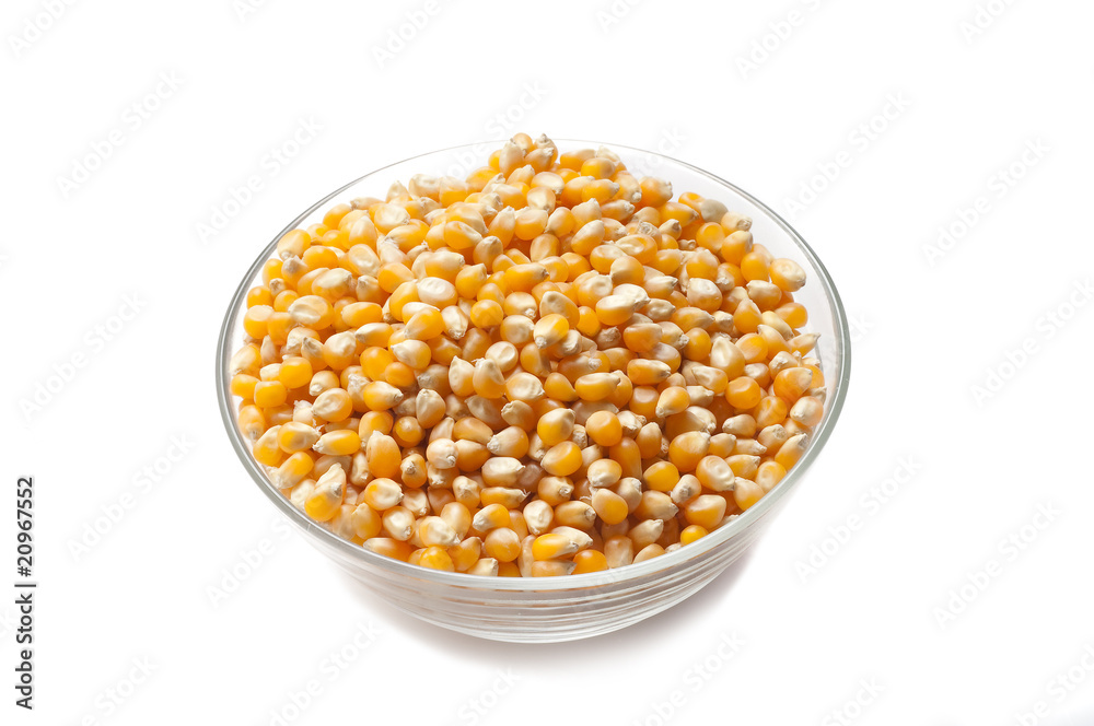 ciotola di grano su fondo bianco