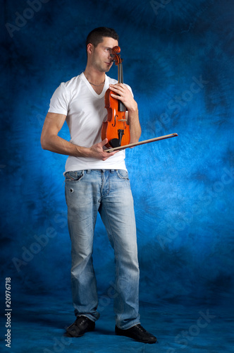 man with violin © Marco Mayer