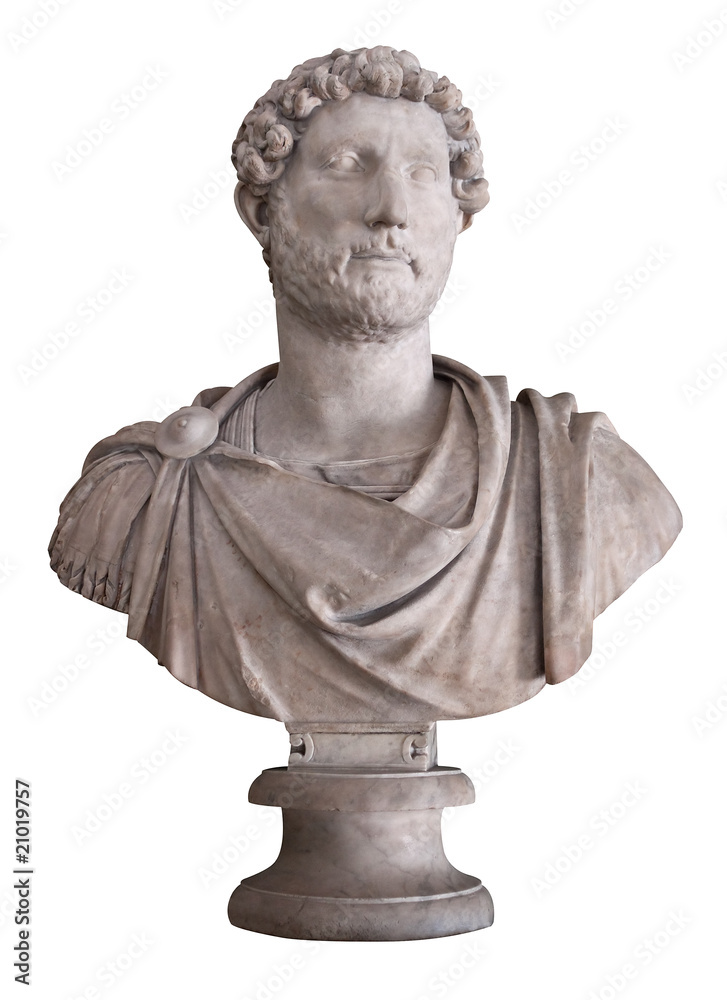Obraz premium Starożytne marmurowe popiersie rzymskiego cesarza Hadriana na białym tle