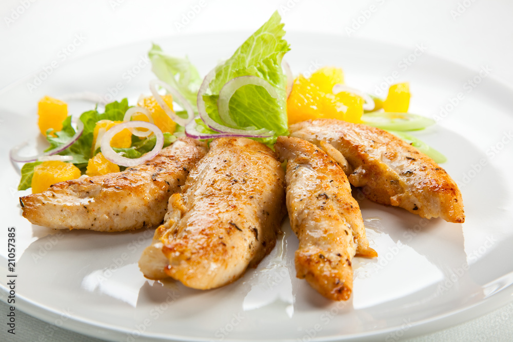 Grilled turkey fillet and vegetable salad