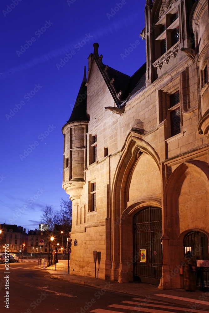 Porche d'une maison gothique