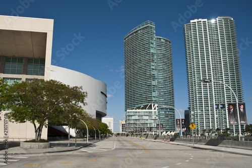 Miami, Florida, on a Hot and Sunny Spring Morning © jovannig