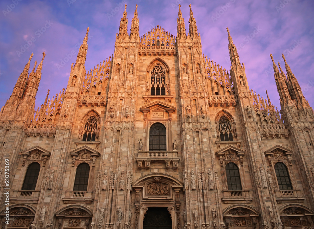 Duomo di Milano, Facade frontal view